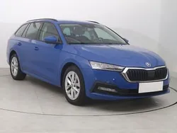 Niebieski Używany 2021 Skoda Octavia Kombi | 61 999 zł (Dobra cena)