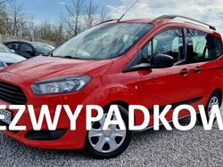 Czerwony Używany 2016 Ford Tourneo Courier Minivan | 24 900 zł