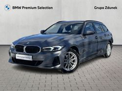 Szary skyscraper m metalizowany Używany 2022 BMW 318 Shadowline Kombi | 124 900 zł (Uczciwa cena)