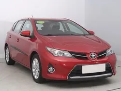 Czerwony Używany 2013 Toyota Auris Hatchback | 36 999 zł (Uczciwa cena)