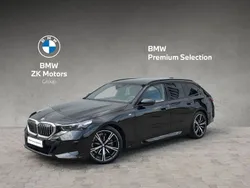 Czarny szafir metalizowany Używany 2024 BMW 520 Comfort Edition Kombi | 334 900 zł
