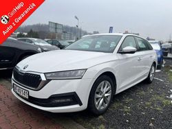 Biały Używany 2021 Skoda Octavia Kombi | 62 890 zł (Uczciwa cena)