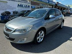 Szary (metalik) Używany 2012 Opel Astra Hatchback | 17 000 zł