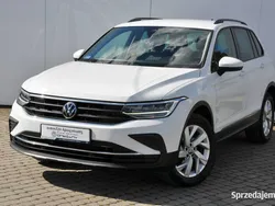 Biały Używany 2021 VW Tiguan Life SUV | 96 900 zł (Uczciwa cena)