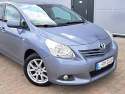 Niebieski Używany 2013 Toyota Corolla Verso Minivan | 29 800 zł