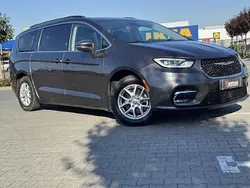 Szary Używany 2021 Chrysler Pacifica Touring SUV | 116 700 zł (Uczciwa cena)