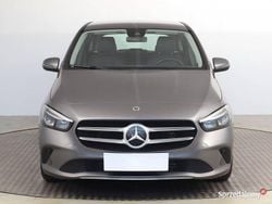 Szary Używany 2021 Mercedes B180 Minivan | 85 999 zł