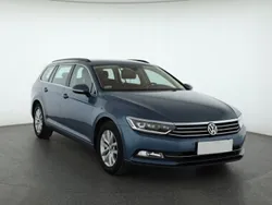 Niebieski Używany 2018 VW Passat Kombi | 59 999 zł (Dobra cena)