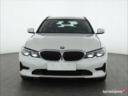 Biały Używany 2021 BMW 318 Kombi | 91 999 zł