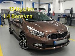 Brązowobeżowy Używany 2013 Kia Ceed Attract Kombi | 31 900 zł (Dość drogi)