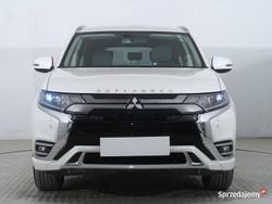 Biały Używany 2020 Mitsubishi Outlander P-HEV SUV | 105 999 zł (Uczciwa cena)