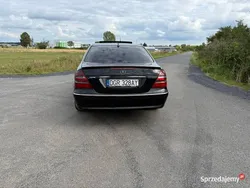 Czarny Używany 2004 Mercedes E270 Sedan/Limuzyna | 18 000 zł