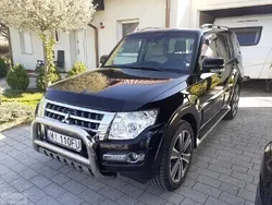 Czarny Używany 2017 Mitsubishi Pajero Instyle SUV | 124 230 zł