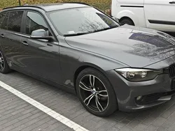 Szary Używany 2013 BMW 318 Kombi | 44 000 zł (Uczciwa cena)