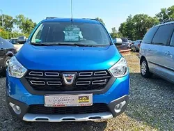 Niebieski Używany 2018 Dacia Lodgy Stepway Minivan | 43 900 zł (Uczciwa cena)
