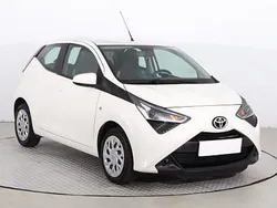 Biały Używany 2020 Toyota Aygo Hatchback | 37 499 zł (Uczciwa cena)