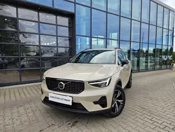 Beżowy Używany 2025 Volvo XC40 SUV | 163 900 zł (Uczciwa cena)