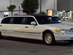 Biały Używany 2001 Lincoln Town Car Sedan/Limuzyna | 19 999 zł