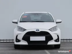 Biały Używany 2021 Toyota Yaris Hybrid Hatchback | 64 999 zł (Uczciwa cena)