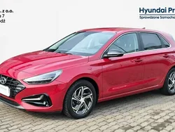 Czerwony Używany 2023 Hyundai i30 Hatchback | 77 500 zł (Dość drogi)