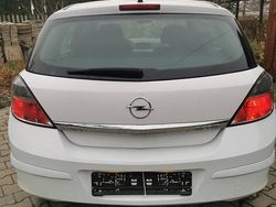 Biały Używany 2009 Opel Astra Hatchback | 9900 zł (Uczciwa cena)