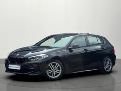 Czarny szafir metalizowany Używany 2023 BMW 118 Shadowline Hatchback | 149 900 zł