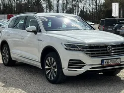 Biały (metalik) Używany 2018 VW Touareg SUV | 149 800 zł (Uczciwa cena)