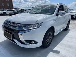 Biały Używany 2017 Mitsubishi Outlander P-HEV SUV | 67 900 zł (Uczciwa cena)