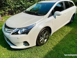 Biały Używany 2014 Toyota Avensis Kombi | 42 000 zł (Dość drogi)