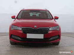 Czerwony Używany 2019 Skoda Superb Kombi | 89 999 zł (Dość drogi)