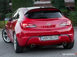 Czerwony Używany 2012 Opel Astra GTC Coupe | 35 700 zł
