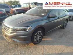Szary Używany 2019 VW Jetta Sedan/Limuzyna | 63 000 zł