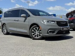 Szary Używany 2021 Chrysler Pacifica SUV | 159 700 zł (Dość drogi)