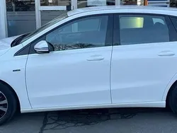 Używany 2021 Mercedes B250e Minivan | 59 000 zł