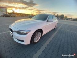 Biały Używany 2012 BMW 320 Luxury Line Sedan/Limuzyna | 41 000 zł (Dość drogi)