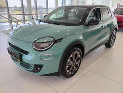 Lakier metalizowany lazurowy acqua z dachem w kolorze czarny cinema Nowe 2025 Fiat 600 La Prima SUV | 104 240 zł (Uczciwa cena)