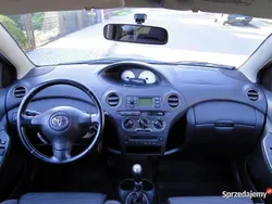 Srebrny Używany 2003 Toyota Yaris Hatchback | 17 999 zł