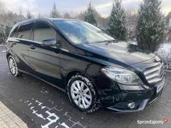 Czarny Używany 2015 Mercedes B180 Minivan | 43 600 zł (Uczciwa cena)