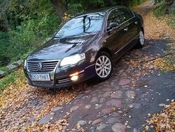 Brązowy Używany 2008 VW Passat R Sedan/Limuzyna | 12 400 zł (Uczciwa cena)