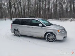 Srebrny Używany 2011 Lancia Voyager Minivan | 29 000 zł