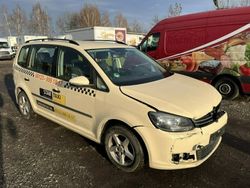 Kremowy Używany 2016 VW Touran Minivan | 18 000 zł