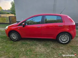 Czerwony Używany 2009 Fiat Grande Punto Hatchback | 8000 zł (Uczciwa cena)