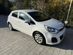 Biały Używany 2015 Kia Rio 2 Hatchback | 33 900 zł