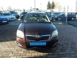 Bordowy Używany 2007 Toyota Avensis Kombi | 11 900 zł (Uczciwa cena)