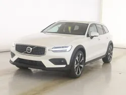 Biały Używany 2024 Volvo V60 CC Ultimate Kombi | 239 500 zł