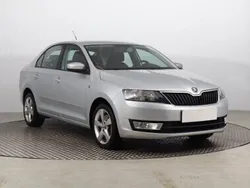 Srebrny Używany 2015 Skoda Rapid Hatchback | 27 999 zł (Uczciwa cena)