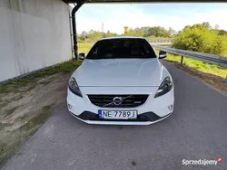 Biały Używany 2013 Volvo V40 R-Design Summum Kombi | 33 000 zł