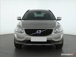 Srebrny Używany 2016 Volvo XC60 SUV | 75 999 zł (Dobra cena)