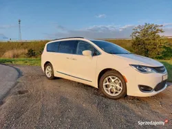 Biały Używany 2017 Chrysler Pacifica SUV | 95 000 zł (Drogi)