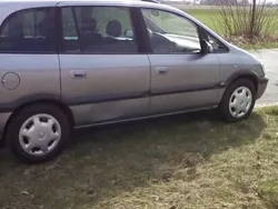 Grafitowy Używany 2003 Opel Zafira Minivan | 2700 zł (Dobra cena)